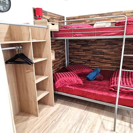 09 - Joli Studio Avec 2 Lits, Logement Tout Equipe Pour 1, 2 Ou 3 Personnes Maximum, Vue Sur Parc Arbore, Parking Privatif Gratuit, Grand Fourgon Possible, Tout Le Linge De Maison Est Fourni Razac-sur-lʼIsle Exterior foto