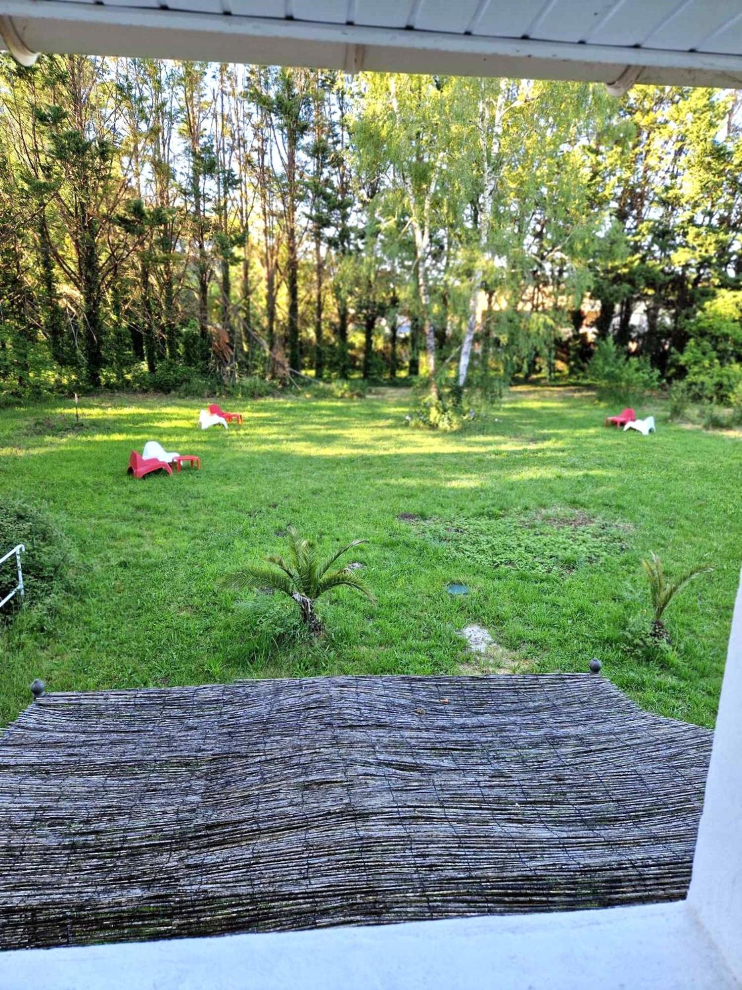 09 - Joli Studio Avec 2 Lits, Logement Tout Equipe Pour 1, 2 Ou 3 Personnes Maximum, Vue Sur Parc Arbore, Parking Privatif Gratuit, Grand Fourgon Possible, Tout Le Linge De Maison Est Fourni Razac-sur-lʼIsle Exterior foto