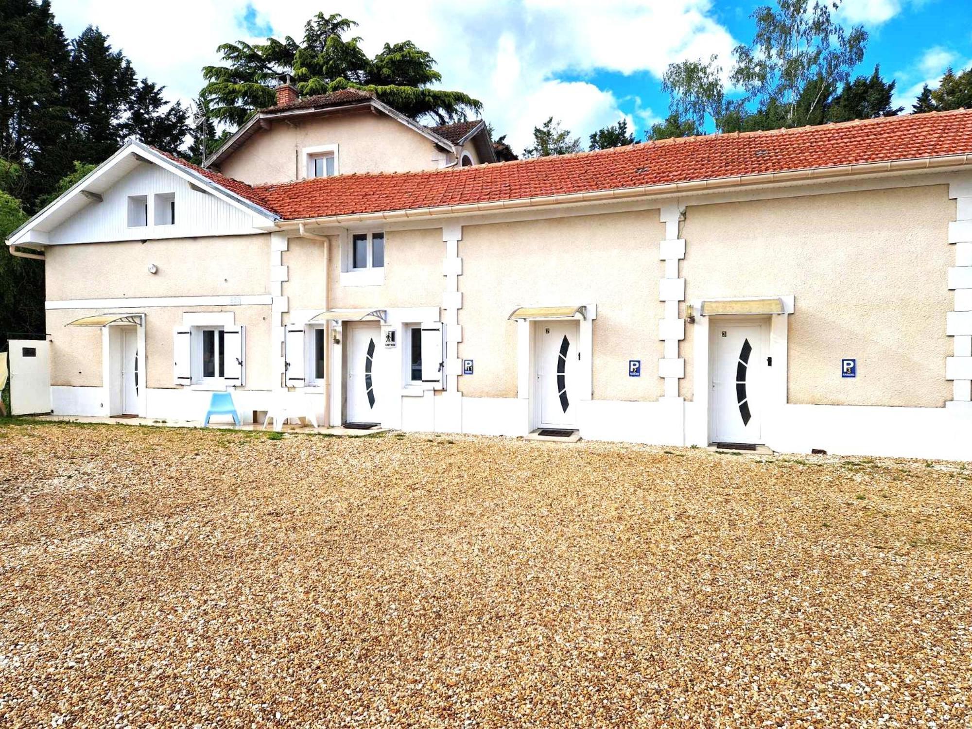 09 - Joli Studio Avec 2 Lits, Logement Tout Equipe Pour 1, 2 Ou 3 Personnes Maximum, Vue Sur Parc Arbore, Parking Privatif Gratuit, Grand Fourgon Possible, Tout Le Linge De Maison Est Fourni Razac-sur-lʼIsle Exterior foto